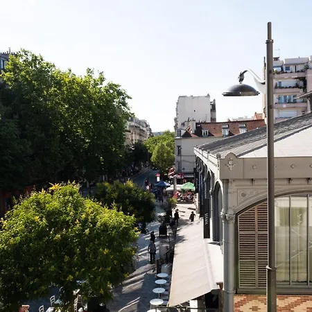 Charming & Bright With Rolling Balcony *