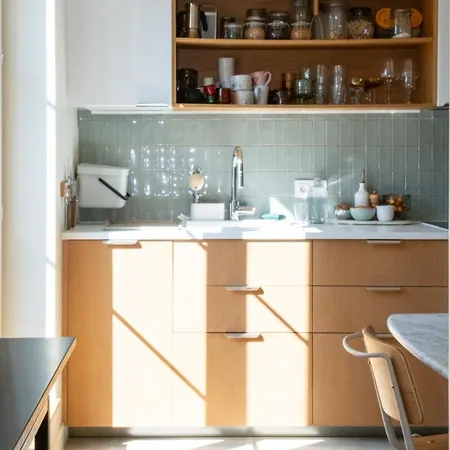 Charming & Bright With Rolling Balcony * 파리