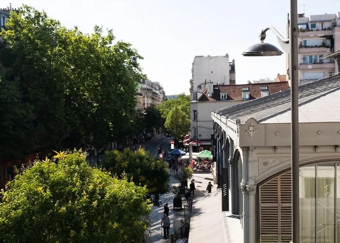 Charming & Bright With Rolling Balcony *