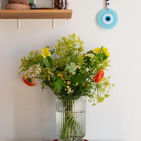 Charming & Bright With Rolling Balcony Párizs